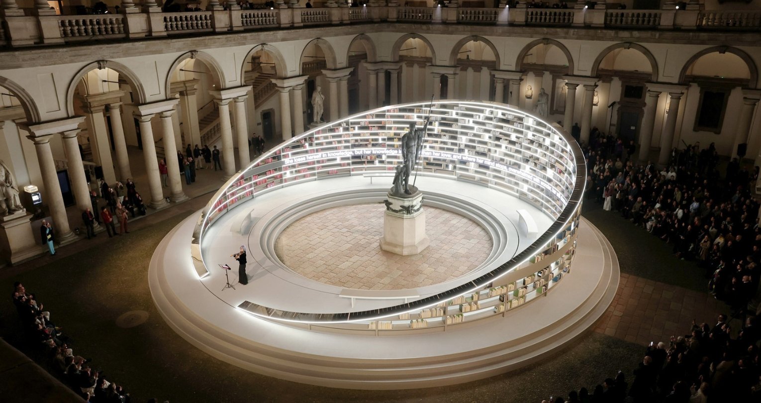 Es Devlin’s Library of Light in the Cortile d'Onore of the Pinacoteca di Brera designers journal milan design week 2025